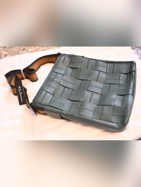CL By Chinese Laundry Green Woven Yellow Adjustable Straps Crossbody Bag NWT